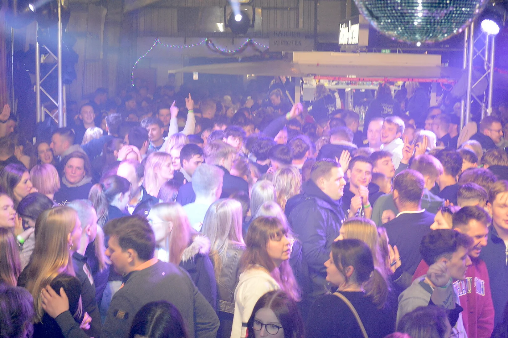 Ausgelassene Stimmung auf der Scheunenfete - Bild 66