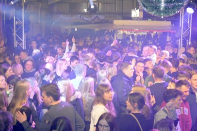 Ausgelassene Stimmung auf der Scheunenfete - Bild 66