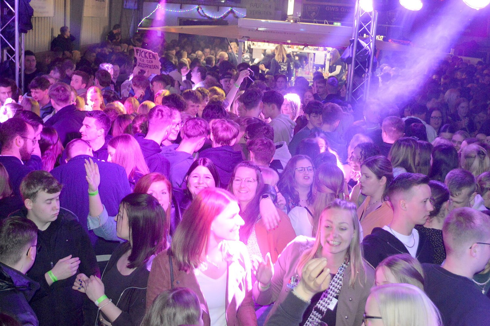Ausgelassene Stimmung auf der Scheunenfete - Bild 70
