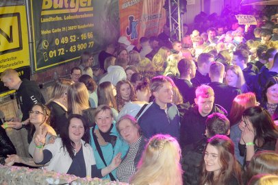Ausgelassene Stimmung auf der Scheunenfete - Bild 71