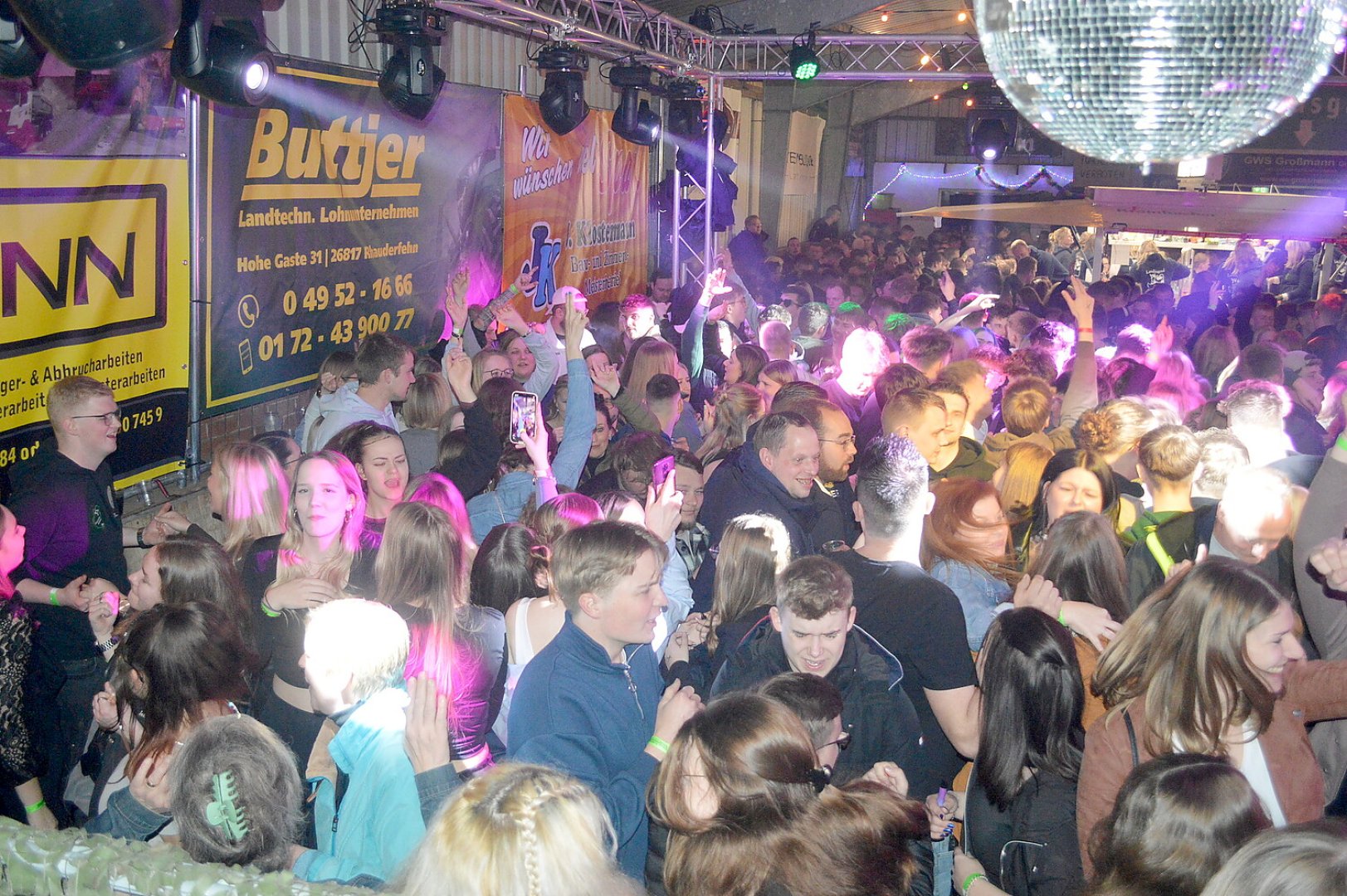 Ausgelassene Stimmung auf der Scheunenfete - Bild 75