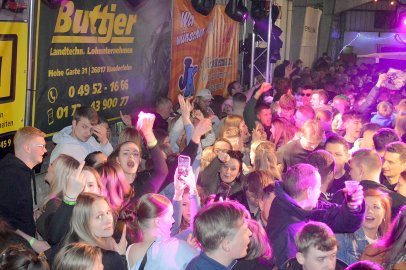 Ausgelassene Stimmung auf der Scheunenfete - Bild 78