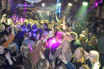 Ausgelassene Stimmung auf der Scheunenfete - Bild 79