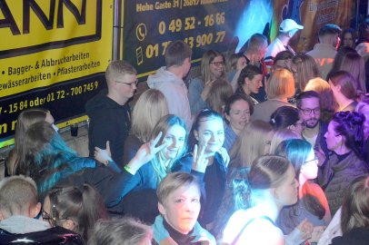 Ausgelassene Stimmung auf der Scheunenfete - Bild 82