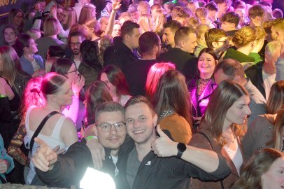 Ausgelassene Stimmung auf der Scheunenfete - Bild 83