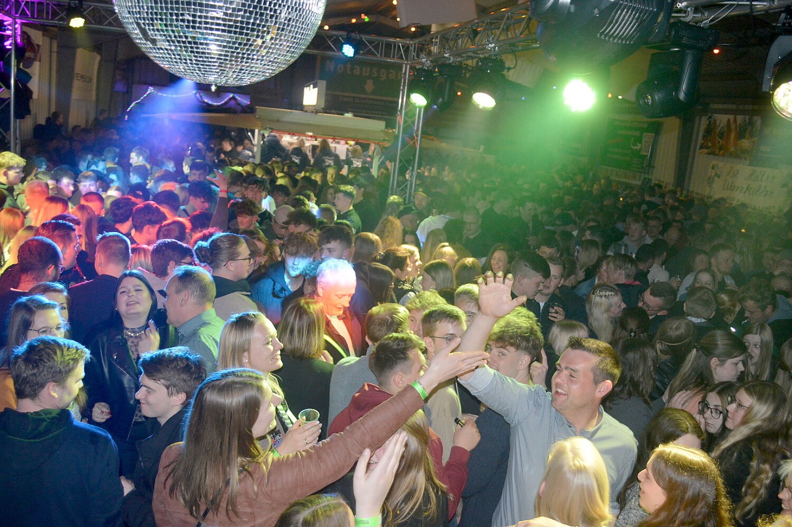 Ausgelassene Stimmung auf der Scheunenfete - Bild 84