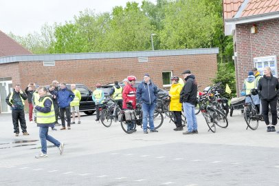 Fahrradkorso von Oldersum nach Riepe im Regen - Bild 5