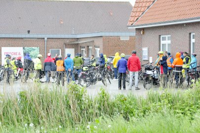 Fahrradkorso von Oldersum nach Riepe im Regen - Bild 11
