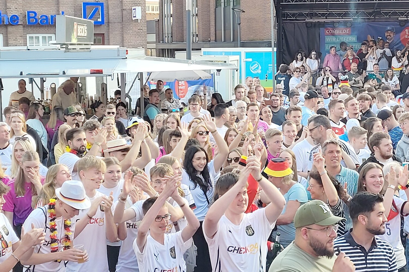 Public Viewing in Leer - Bild 1