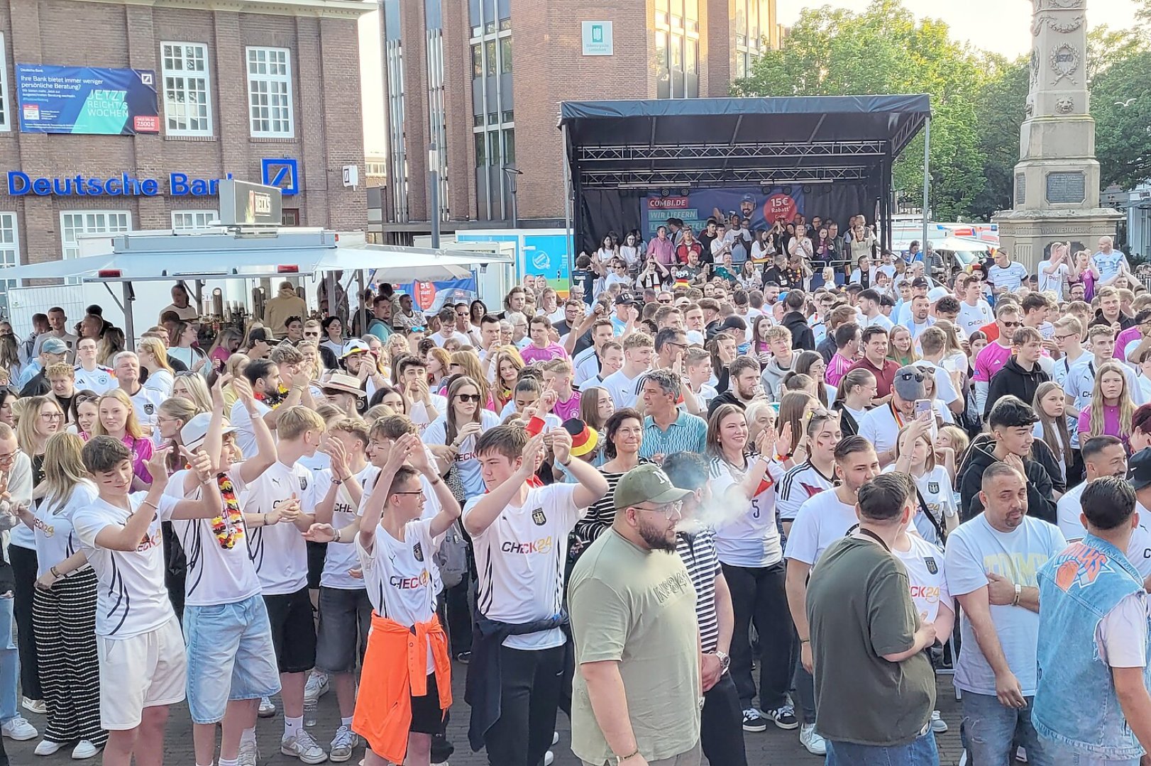 Public Viewing in Leer - Bild 2