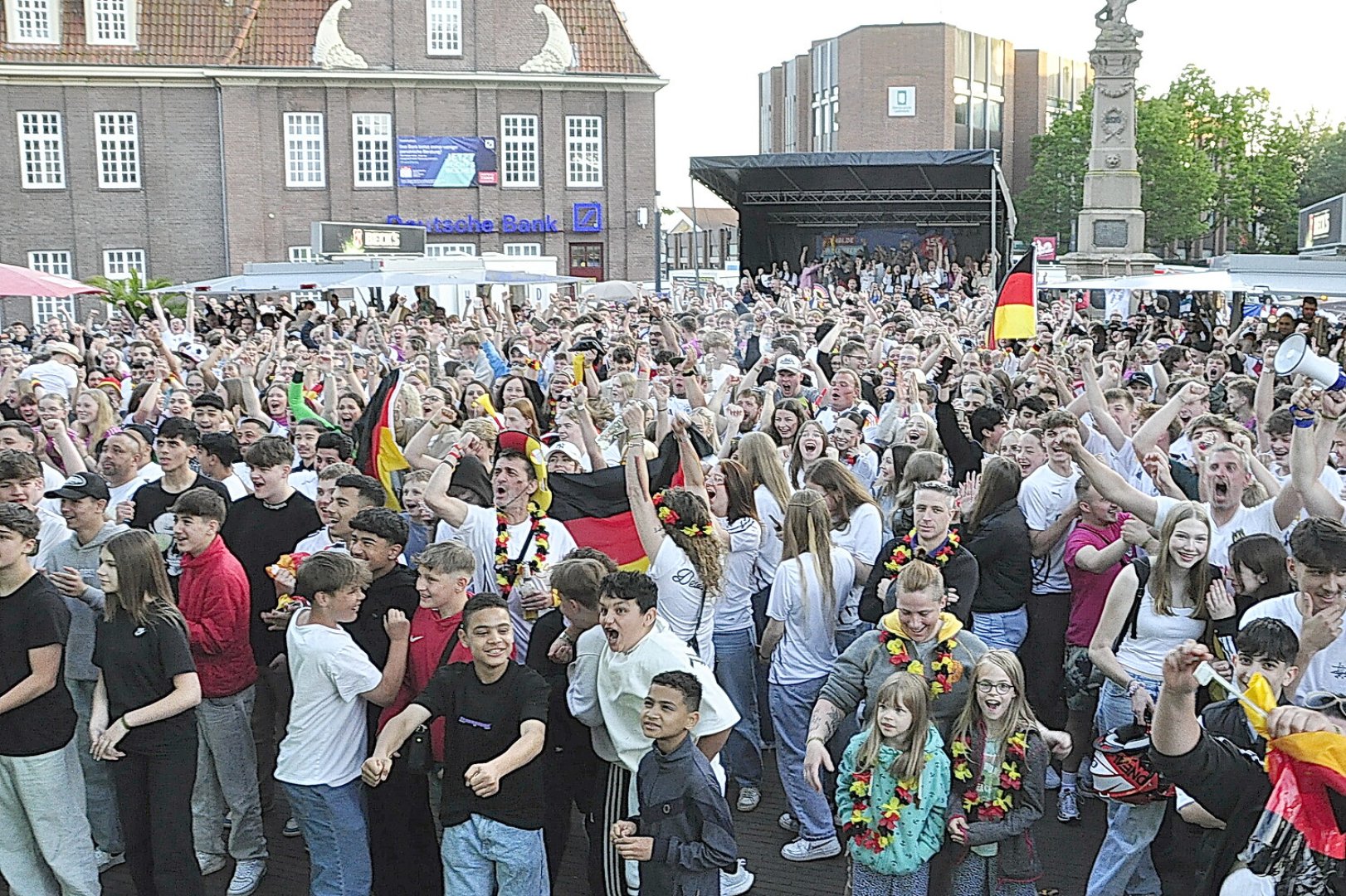 Public Viewing in Leer - Bild 16