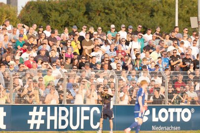 Kickers Emden siegt vor Mega-Kulisse - Bild 3