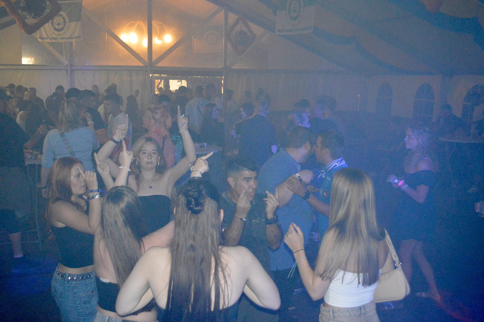 Die schönsten Bilder von der Zeltparty in Idafehn - Bild 1