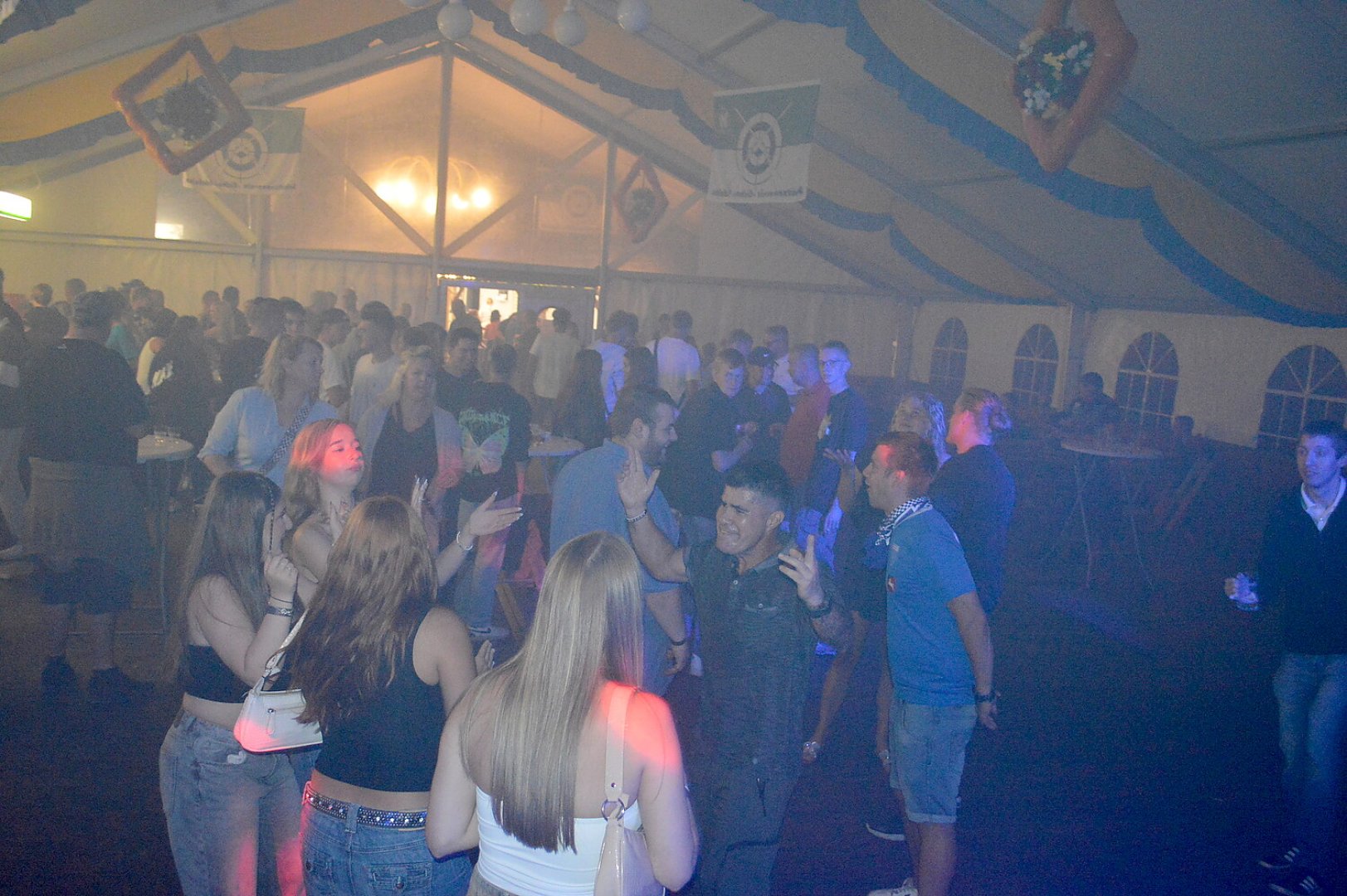 Die schönsten Bilder von der Zeltparty in Idafehn - Bild 10