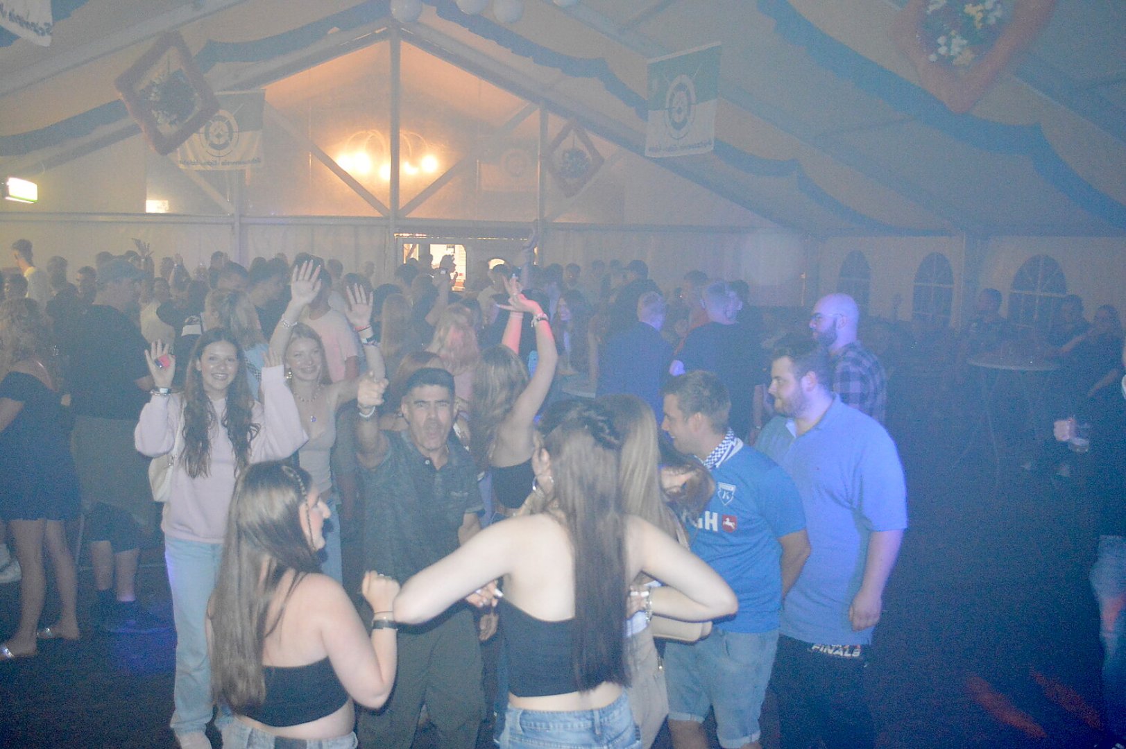 Die schönsten Bilder von der Zeltparty in Idafehn - Bild 13