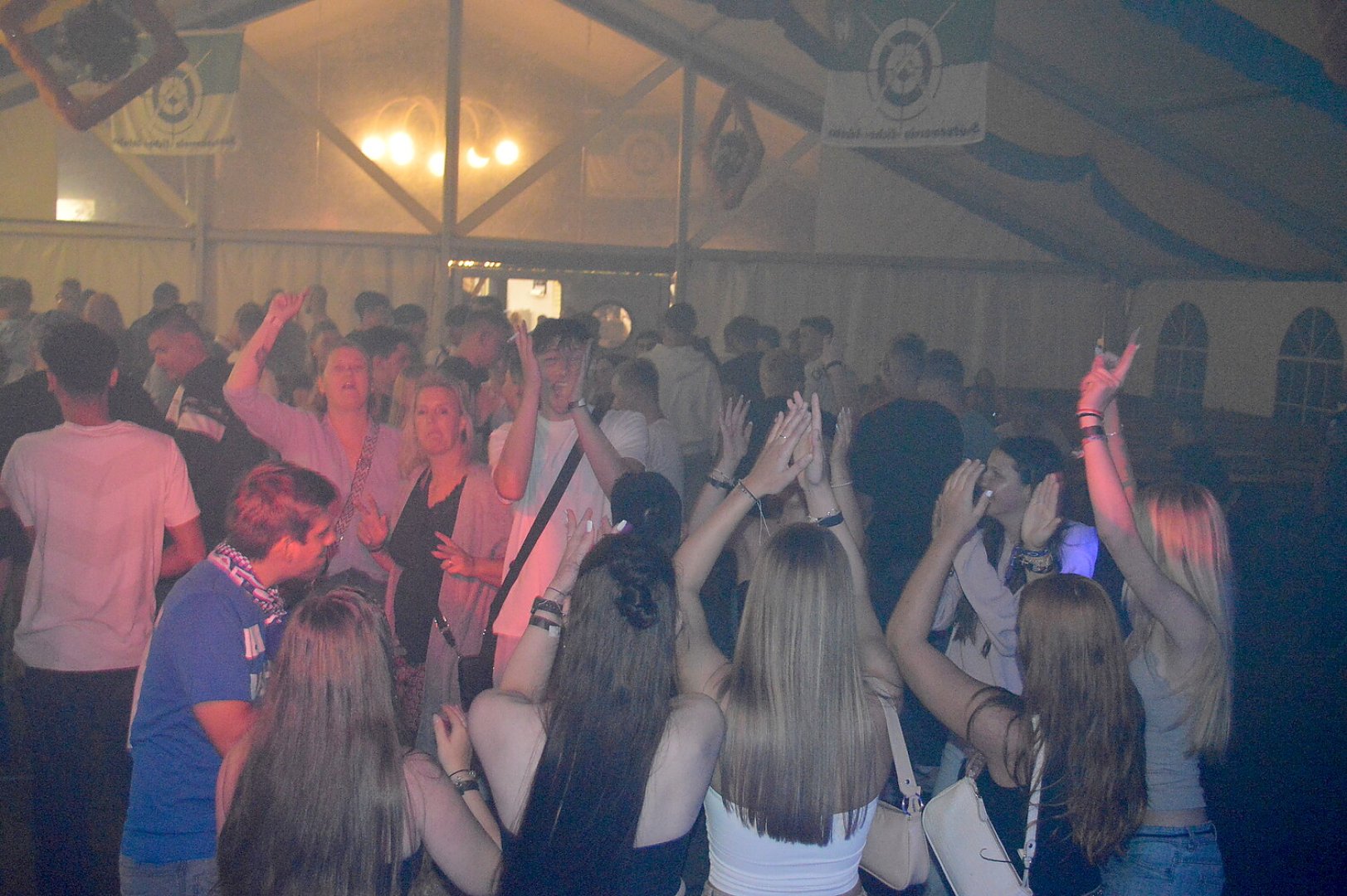 Die schönsten Bilder von der Zeltparty in Idafehn - Bild 15