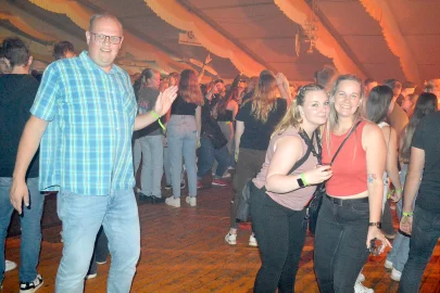 Zeltparty auf Ostrhauderfehner Schützenfest - Bild 25