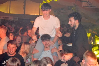 Zeltparty auf Ostrhauderfehner Schützenfest - Bild 62