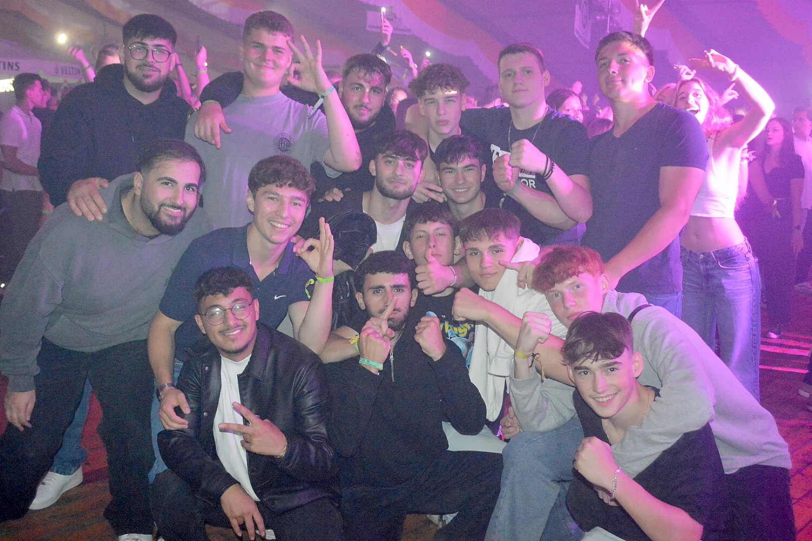 Zeltparty auf Ostrhauderfehner Schützenfest - Bild 80