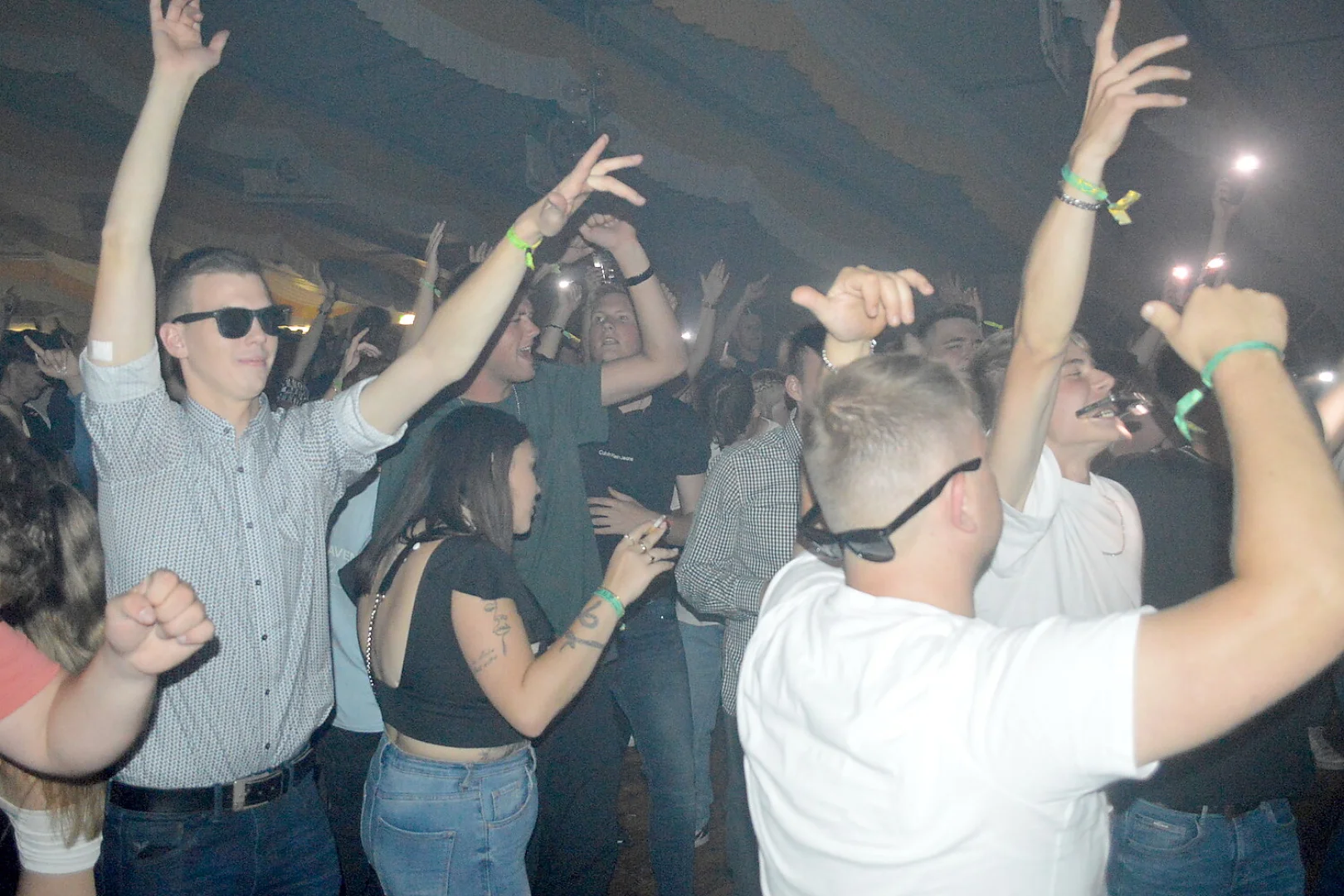 Zeltparty auf Ostrhauderfehner Schützenfest - Bild 84