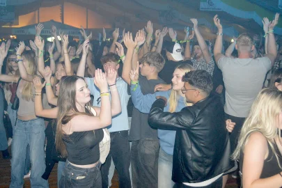 Zeltparty auf Ostrhauderfehner Schützenfest - Bild 91