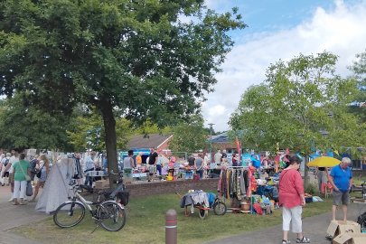 Bummeln und feilschen beim Flohmarkt in Collinghorst - Bild 2