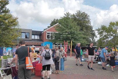 Bummeln und feilschen beim Flohmarkt in Collinghorst - Bild 3