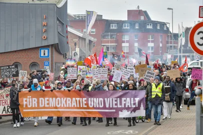 Mehr als 1500 Menschen bei Demonstration in Leer - Bild 34