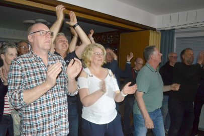 Gute Stimmung bei Konzert in Rhauderfehn - Bild 2