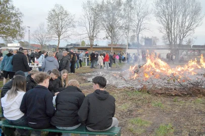 Osterfeuer in Ostrhauderfehn  - Bild 3