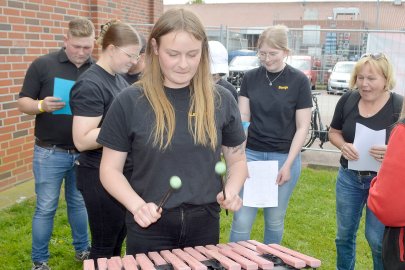 "Spiele ohne Grenzen" in Flachsmeer - Bild 2