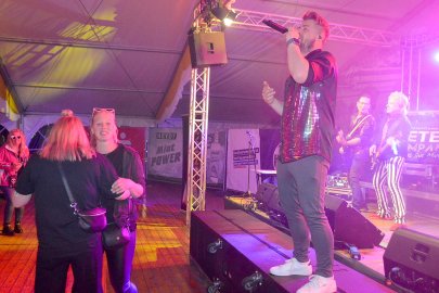 Zeltparty am Samstag in Flachsmeer - Bild 4