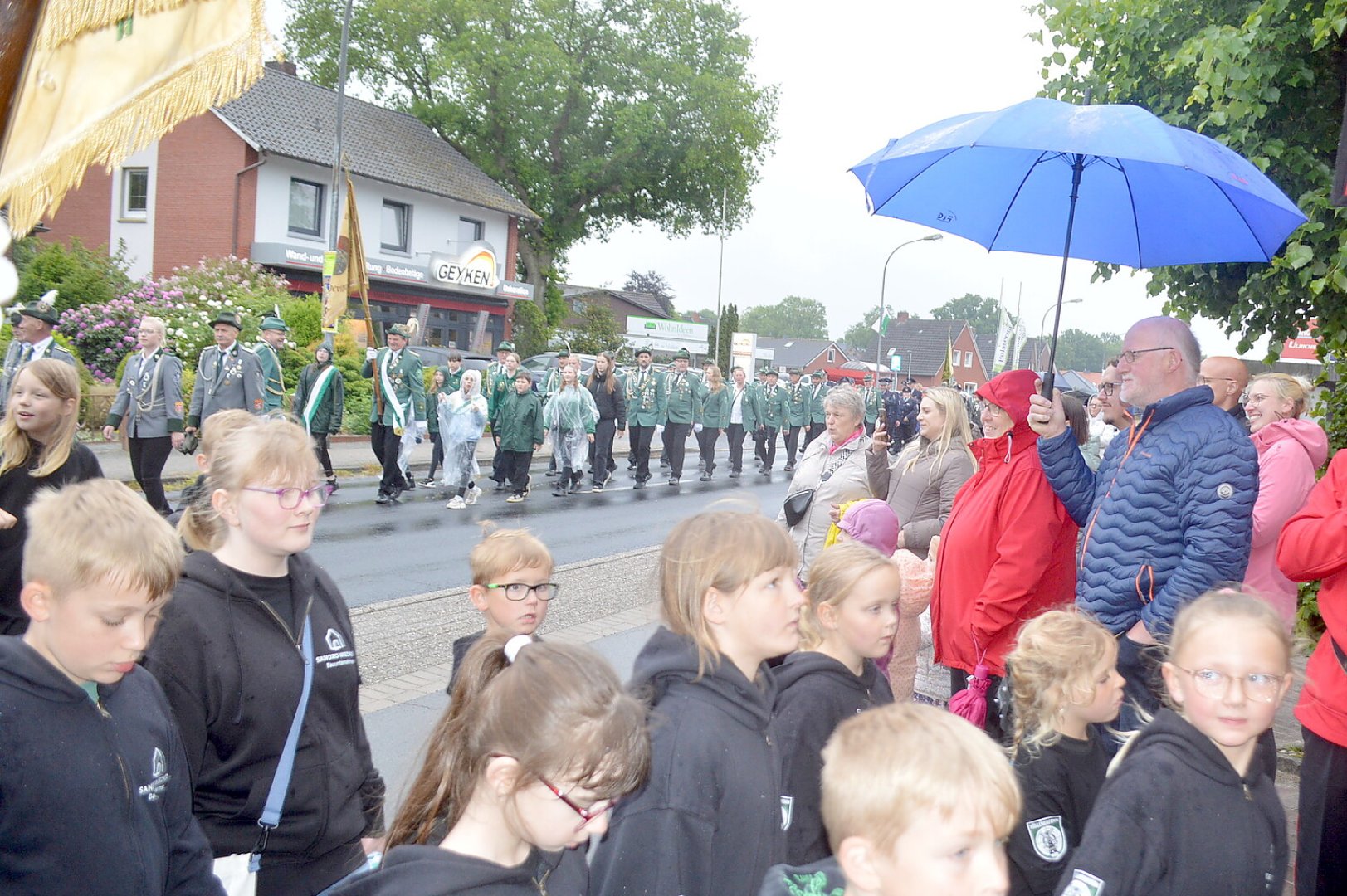 Festumzug beim Schützenfest in Flachsmeer - Bild 1