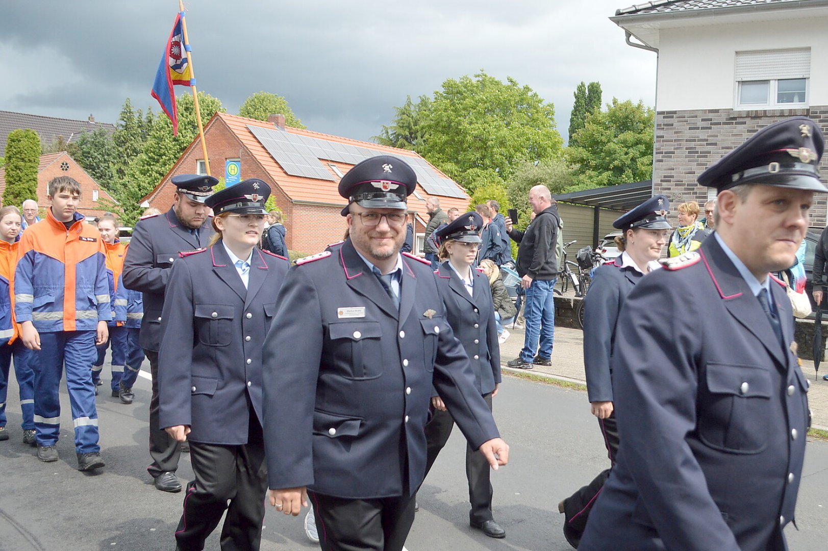 Zahlreiche Völlenerfehner nehmen am Umzug teil - Bild 1
