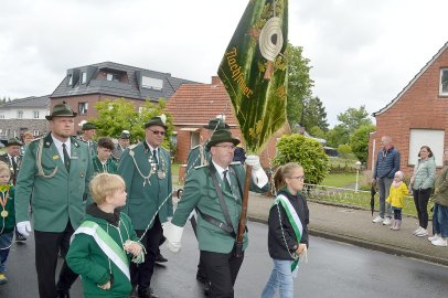 Zahlreiche Völlenerfehner nehmen am Umzug teil - Bild 2