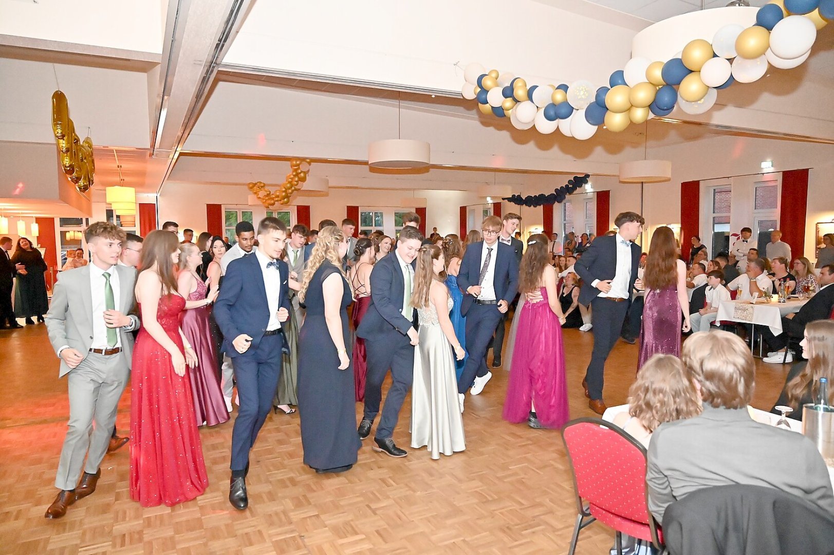 Die schönsten Bilder vom Abi-Ball des Albrecht-Weinberg-Gymnasiums - Bild 15
