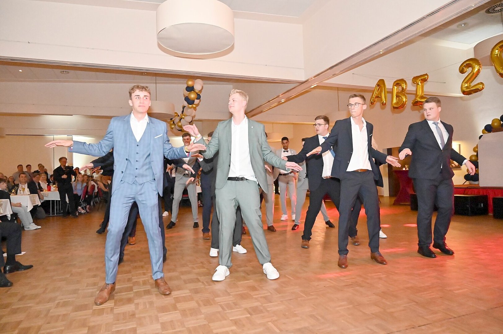 Die schönsten Bilder vom Abi-Ball des Albrecht-Weinberg-Gymnasiums - Bild 26