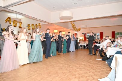 Die schönsten Bilder vom Abi-Ball des Albrecht-Weinberg-Gymnasiums - Bild 31