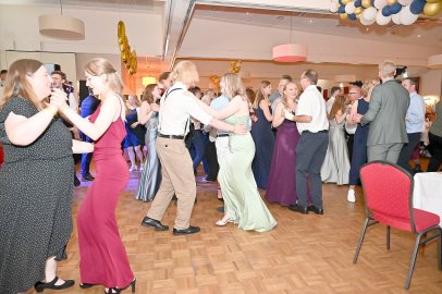 Die schönsten Bilder vom Abi-Ball des Albrecht-Weinberg-Gymnasiums - Bild 36