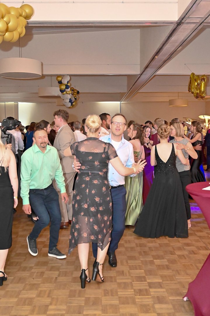 Die schönsten Bilder vom Abi-Ball des Albrecht-Weinberg-Gymnasiums - Bild 38