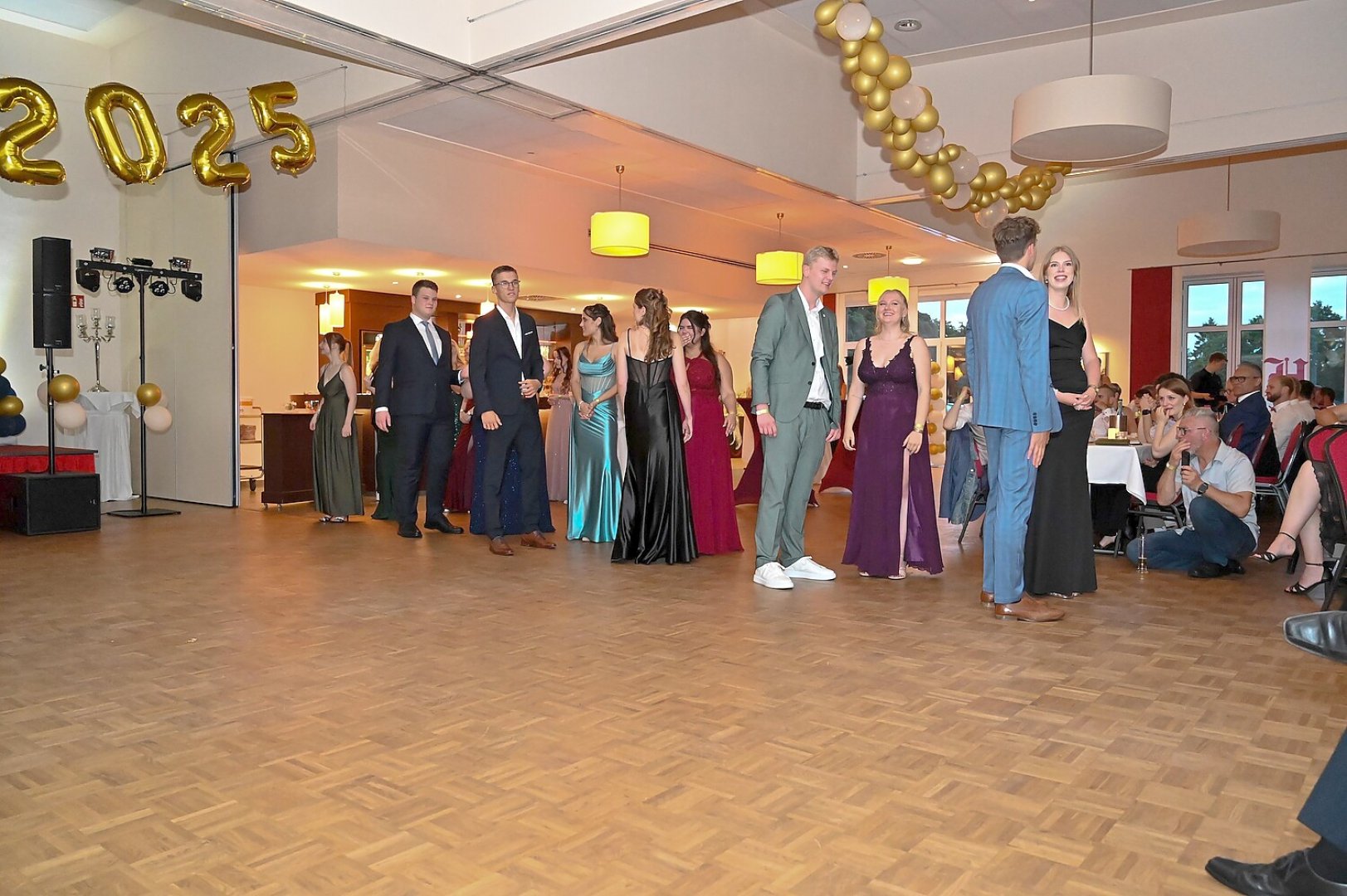 Die schönsten Bilder vom Abi-Ball des Albrecht-Weinberg-Gymnasiums - Bild 39