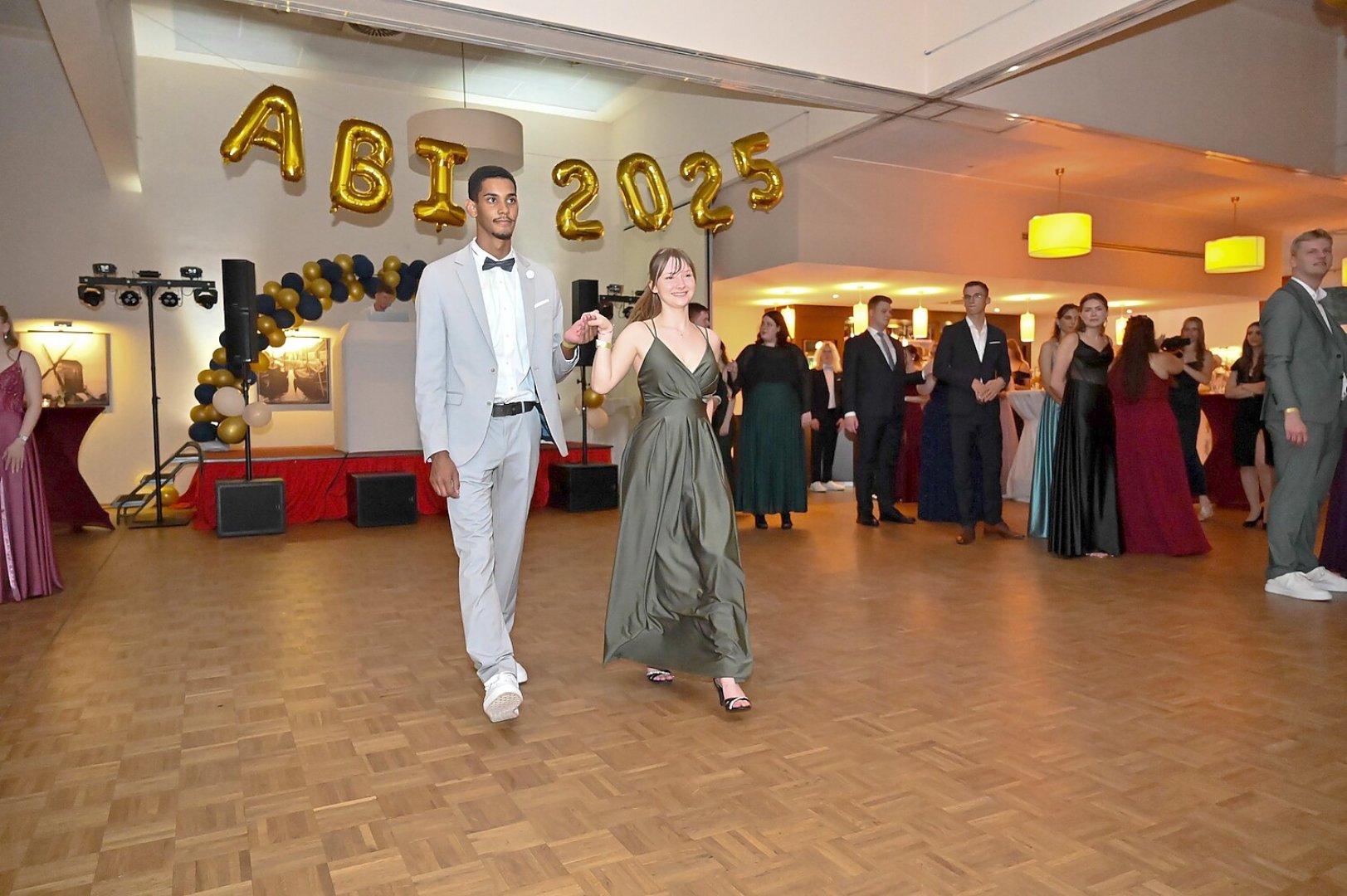 Die schönsten Bilder vom Abi-Ball des Albrecht-Weinberg-Gymnasiums - Bild 40