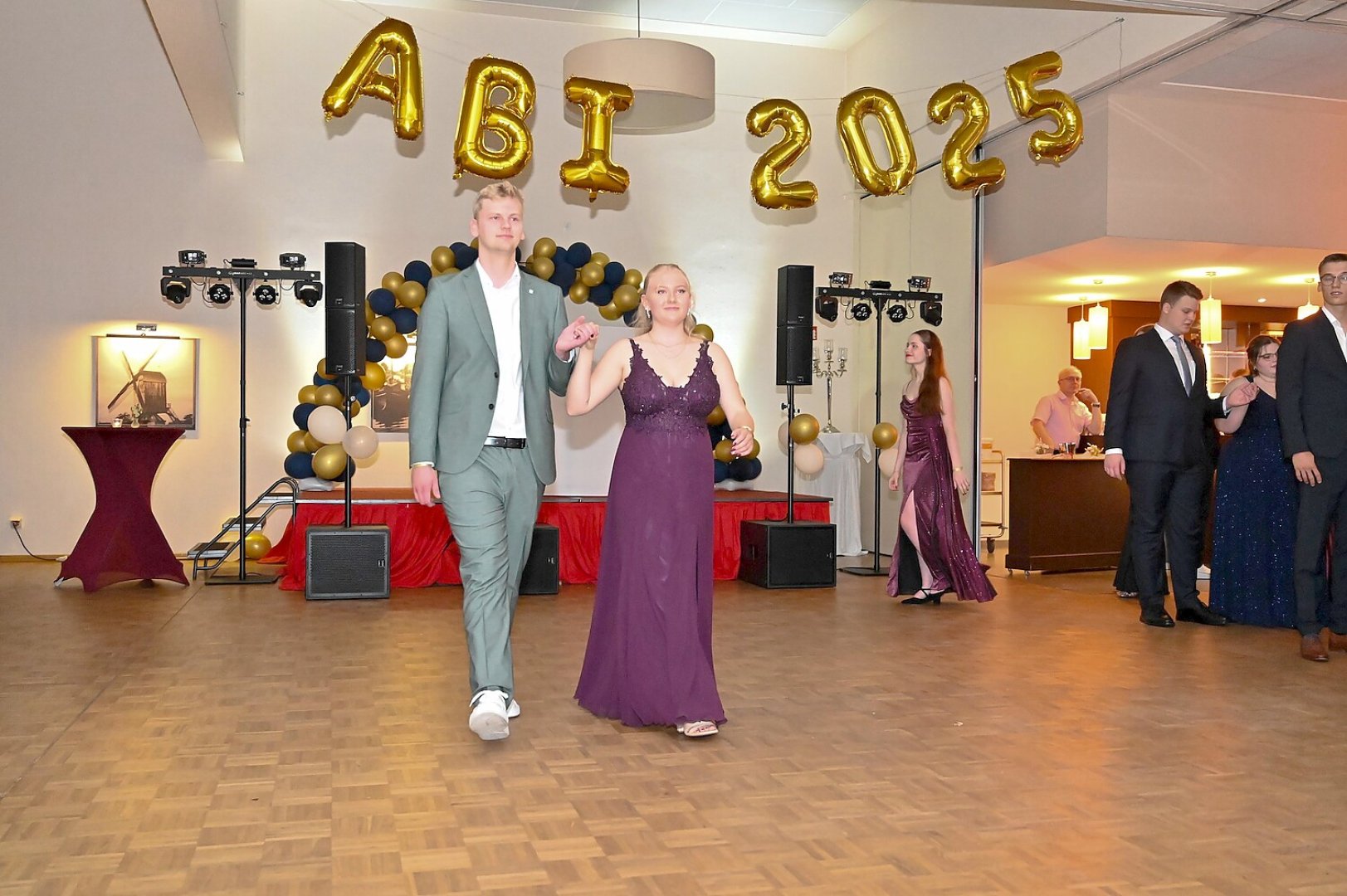 Die schönsten Bilder vom Abi-Ball des Albrecht-Weinberg-Gymnasiums - Bild 48