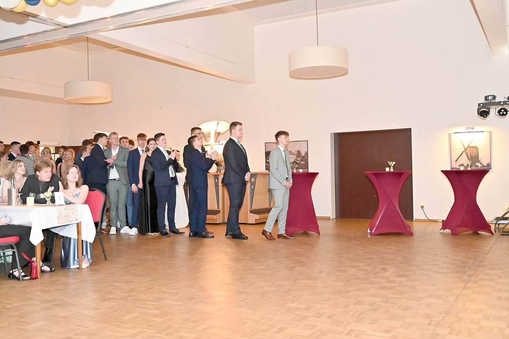 Die schönsten Bilder vom Abi-Ball des Albrecht-Weinberg-Gymnasiums - Bild 32