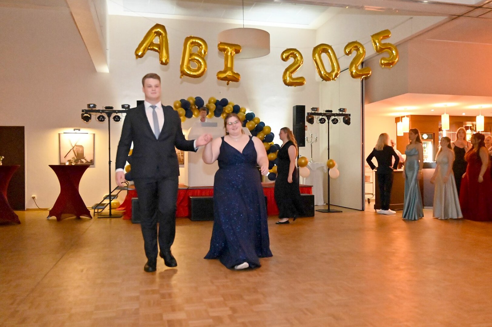 Die schönsten Bilder vom Abi-Ball des Albrecht-Weinberg-Gymnasiums - Bild 33