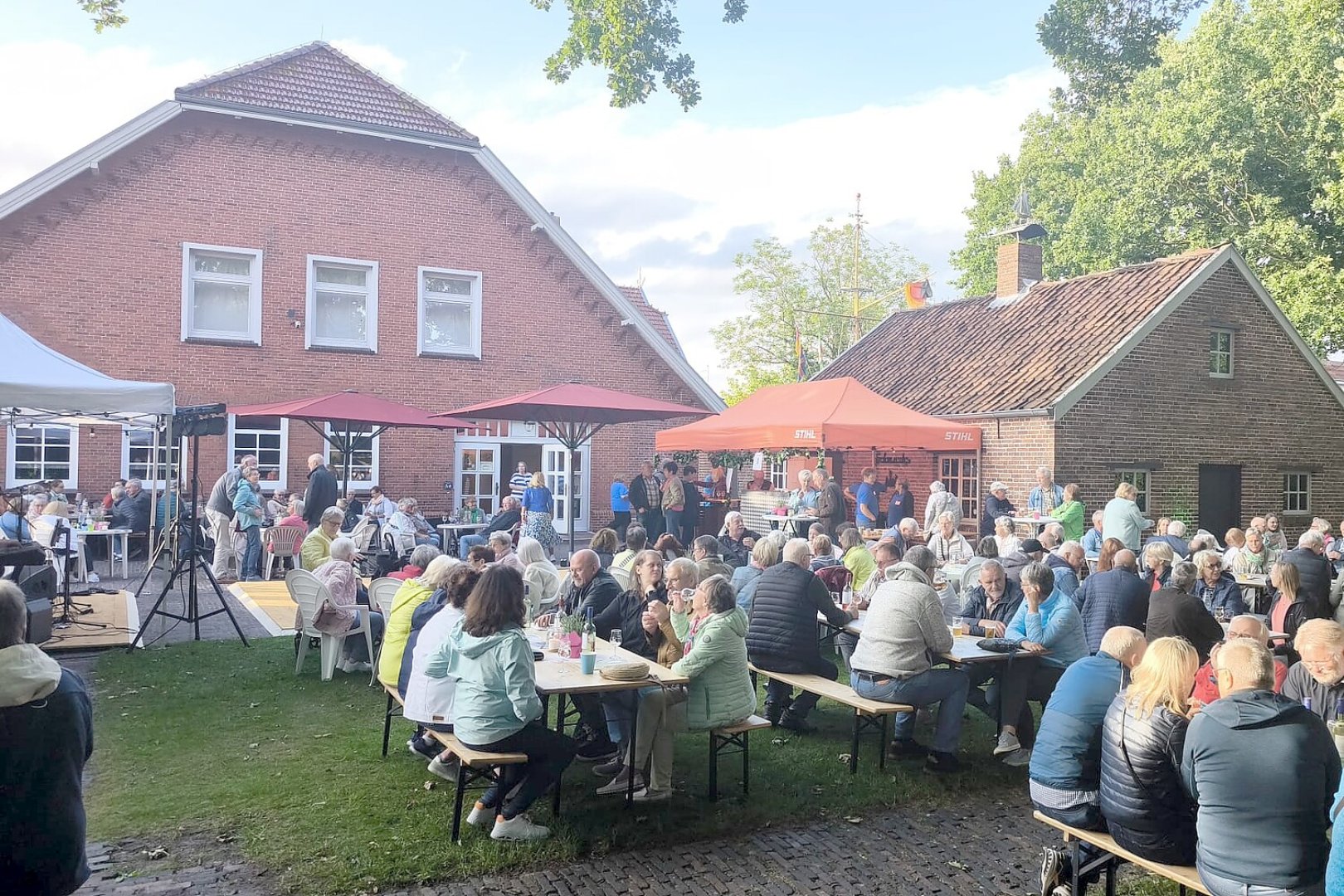 Fest im Museumsgarten - Bild 1