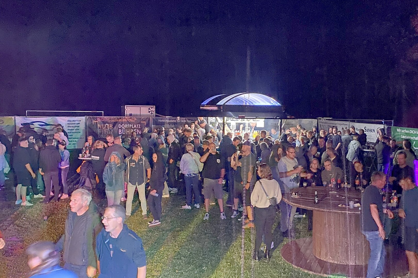 „Nu is Fierobend" in Uplengen 2025 - Bild 1