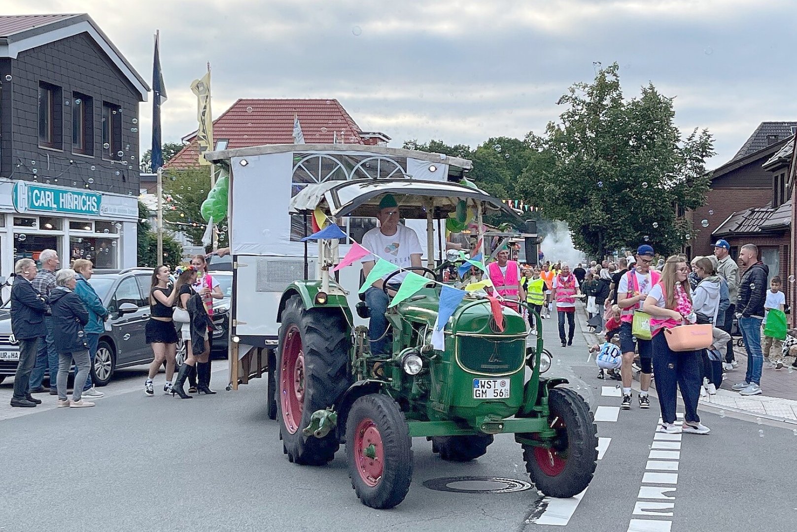 Fest der 1000 Laternen - Festumzug Teil 1 - Bild 1