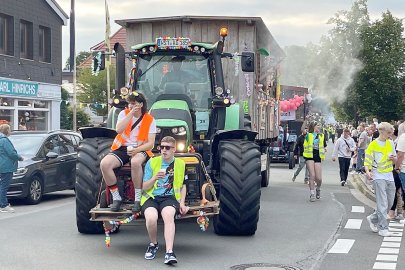 Fest der 1000 Laternen - Festumzug Teil 1 - Bild 3