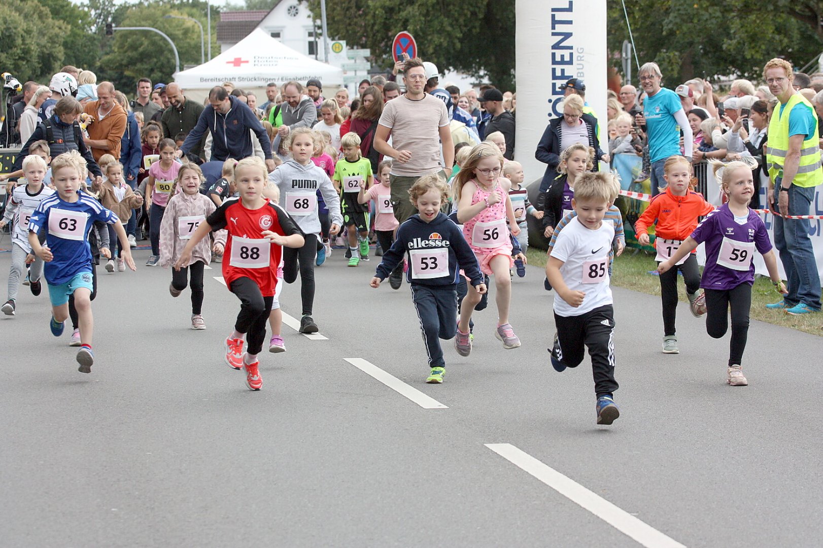 Die schönsten Fotos vom Hafenfestlauf in Barßel - Bild 1